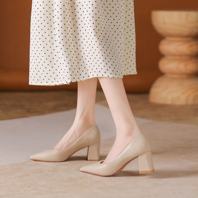Women Fashion Model - Sapatos de Trabalho com Salto Grosso